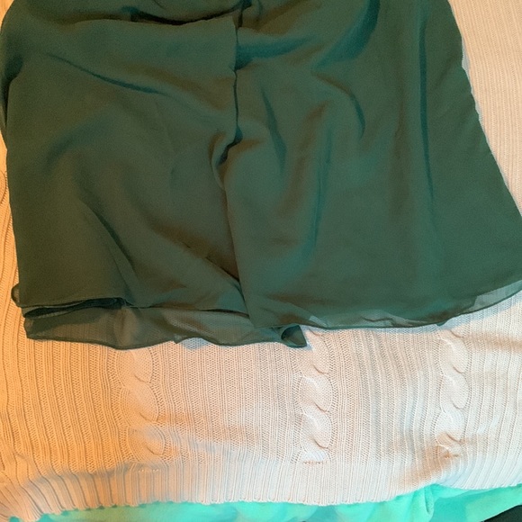 Formal floor length gown hunter green size 4 great condition - Picture 3 of 6